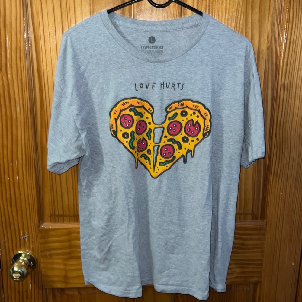 The Poster List Love Hurts Pizza Grey shirt Size L
